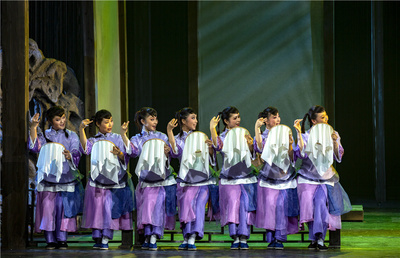 針線(xiàn)繪江南 絲弦訴匠心——大型錫劇《雪宧繡譜》首演的文化回響